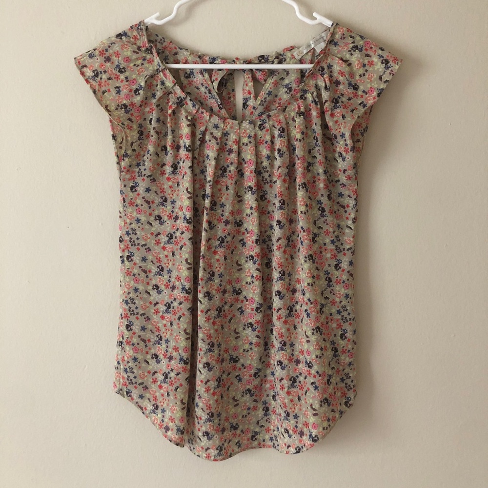 ⭐️ Floral Blouse
